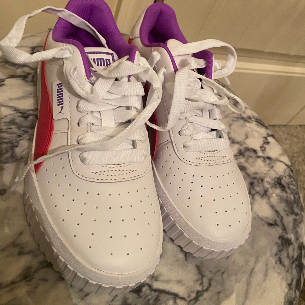Women’s Puma 7.5 white, purple and pink brand new with out box